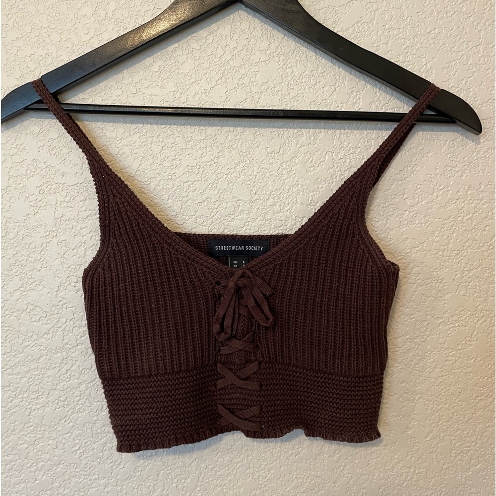 Brown cropped knitted shirt